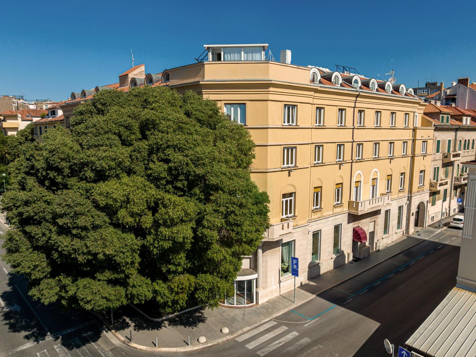 Palazzo President Hotel Split Exterior photo